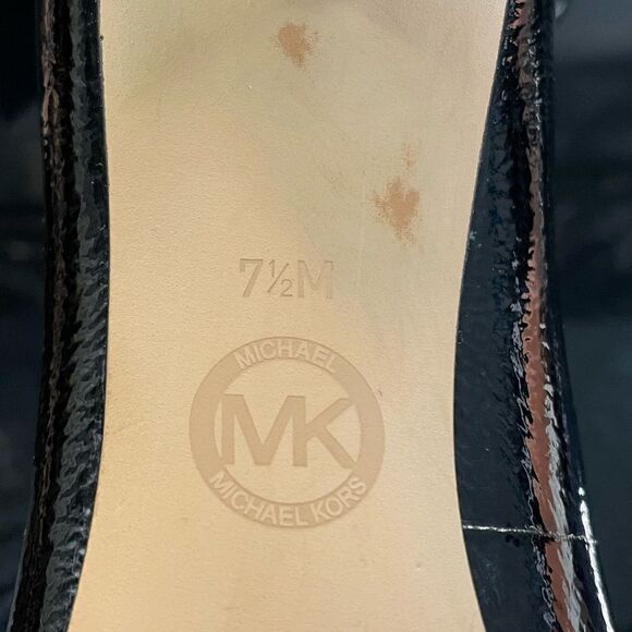 Michael Kors Michael Monogram Black Patent Leather Pumps Logo Silver Buckle 7.5M - Picture 3 of 11